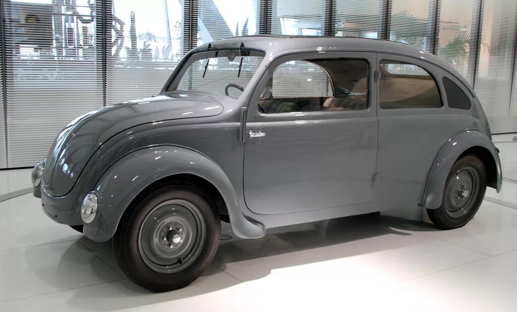 Первые автомобили volkswagen. Volkswagen 1933. Volkswagen 1935. Фольксваген Жук 1934.