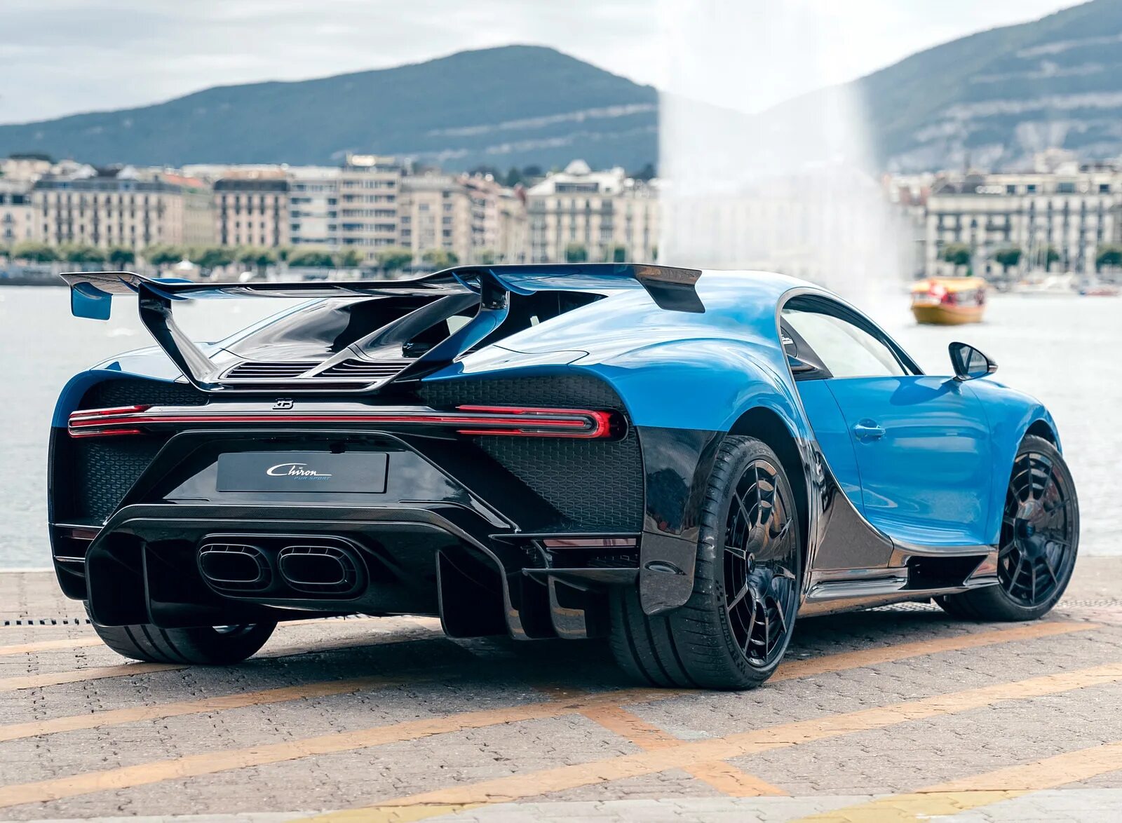 Bugatti 2021. Бугатти ЧИРОН 2021. Bugatti Chiron Sport 2021. Бугатти Pur Sport. Бугатти Широн Pur Sport 2022.