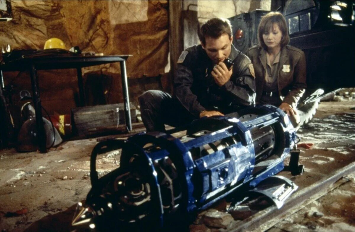 сломанная стрела 1996 обложка. джон траволта стрела. кристиан слэйтер сломанная стрела. сломанная стрела 1996. сломанная стрела 1996.