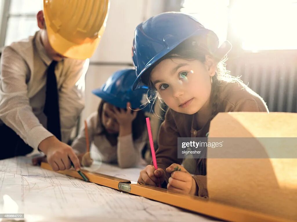 Діти інженерів. Ребенок инженер. Less engineers. Less engineers. Маленький инженер.