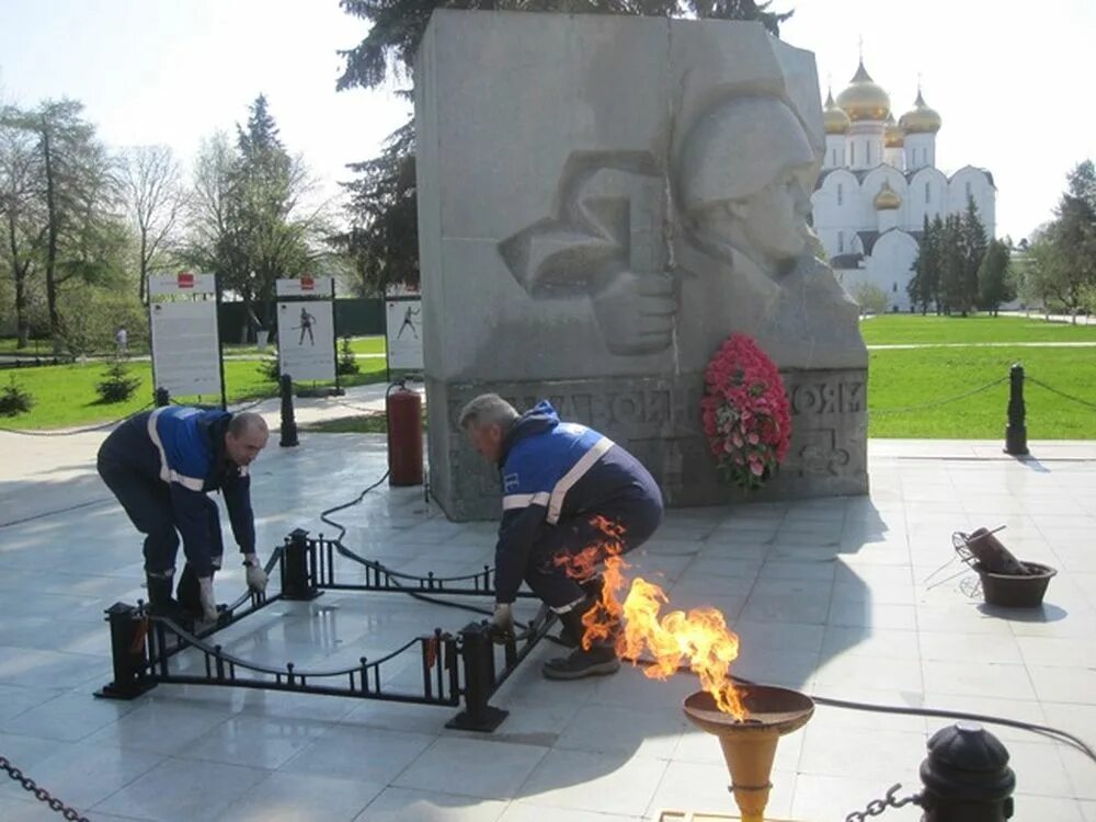 Вахта памяти у Вечного огня