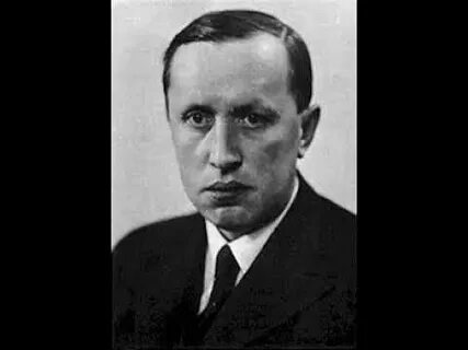 В 1921 году чешский писатель карел чапек
