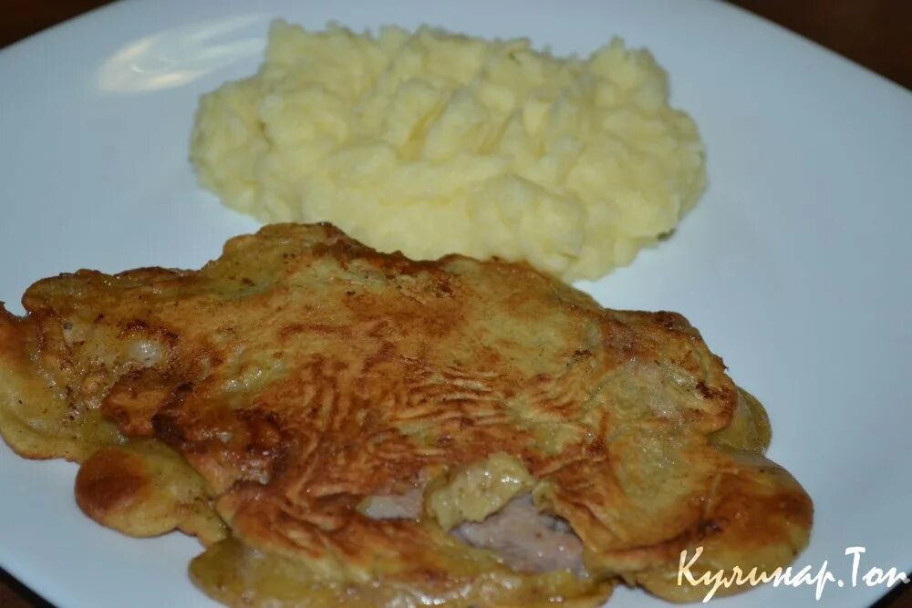 свиные отбивные. жареная свинина в кляре. кляр для свиных отбивных на сковороде. отбивные из свинины в кляре. мясо в кляре.