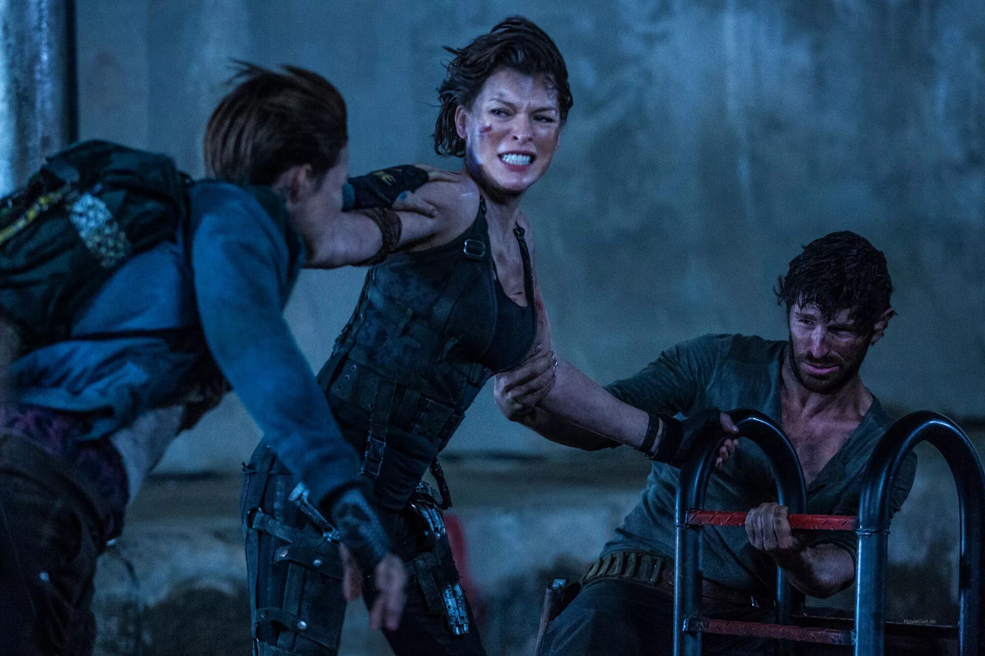 Элис обитель зла 3. Милла йовович resident evil. Милла йовович resident evil. Руби роуз обитель зла. Обитель зла 6 последняя глава 2016.
