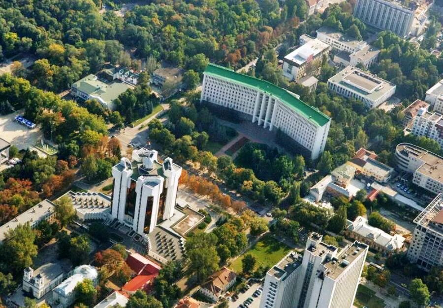 Молдавия столица. Кишинёв сити. Город в молдове чисинау. Молдавия кишинев фото. Кишинев центр города.