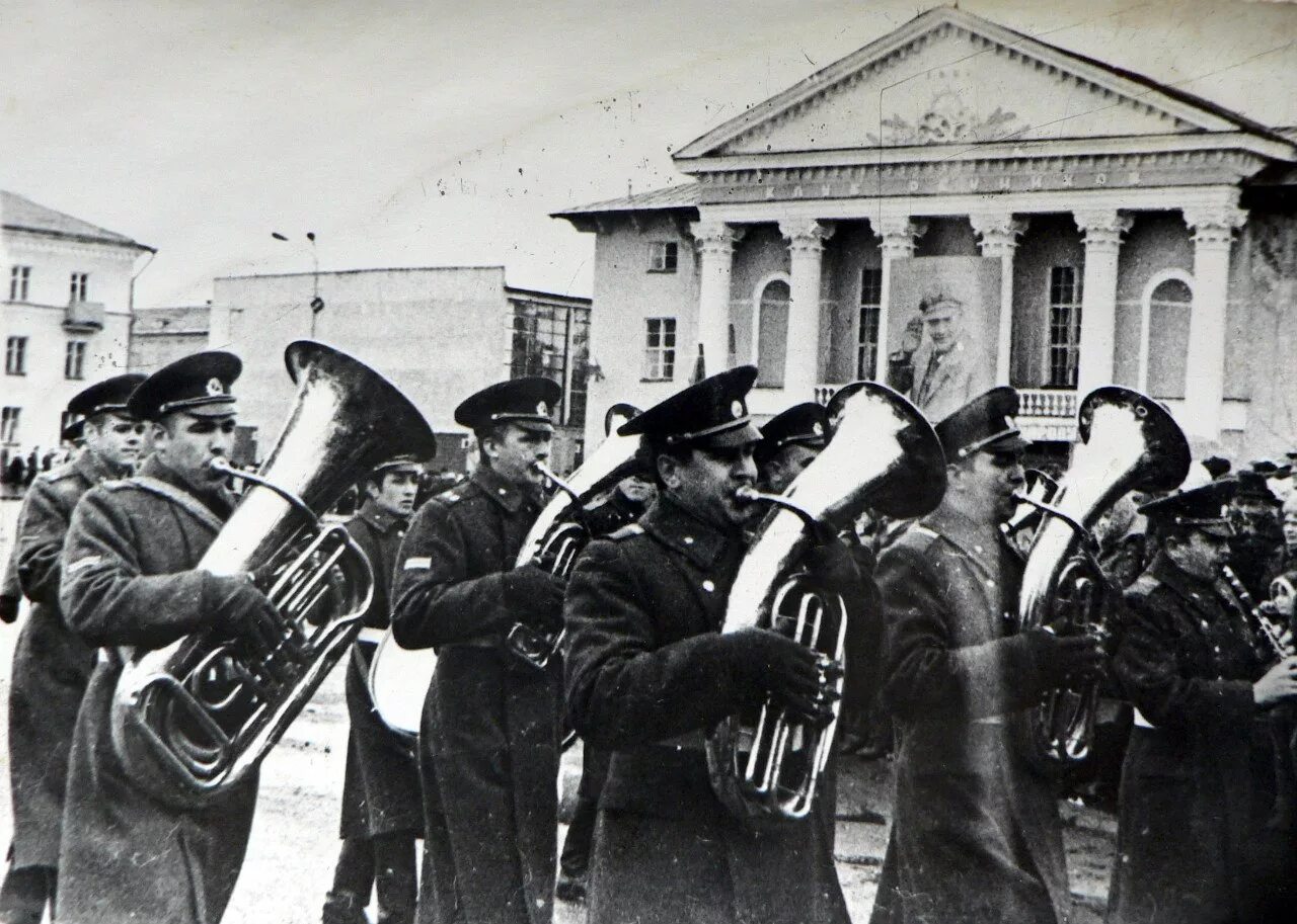 Оркестр во время войны. В.И. Ленина 1924 духовой оркестр. Пермский Губернский духовой оркестр. Военный духовой оркестр 1945. Духовой оркестр Московского гарнизона 1945.