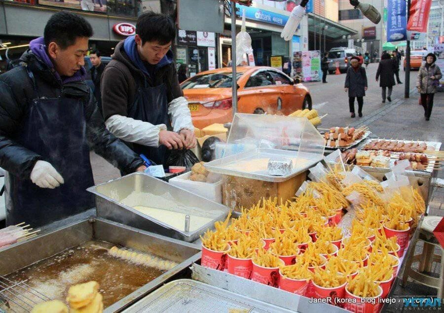 Корейский фуд в москве. Корейский фастфуд в Корее. Уличная еда в Корее. Корейская уличная еда. Сеул еда.