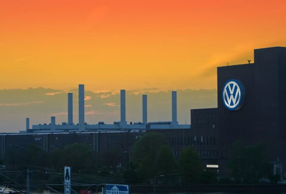 Завод ag. Volkswagen wolfsburg factory. завод фольксваген в вольфсбурге. вольфсбург город улицы. экскурсия по заводу фольксваген вольфсбург.