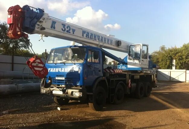 Кран галичанин 32т. Автокран кс 55729. Авито автокран 25. Аренда автокрана 32т. Автокран галичанин 32т маз.