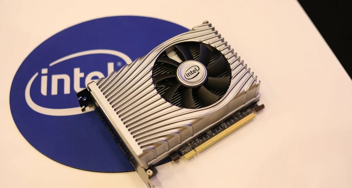 Intel arc xe graphics. Intel dg1 видеокарта. Intel xe dg1. Видеокарты Intel Graphics xe. Intel Iris xe dg1.