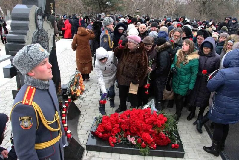 Михаилом толстых семья. Гиви Донбасс семья. Памяти Михаила толстых Гиви.