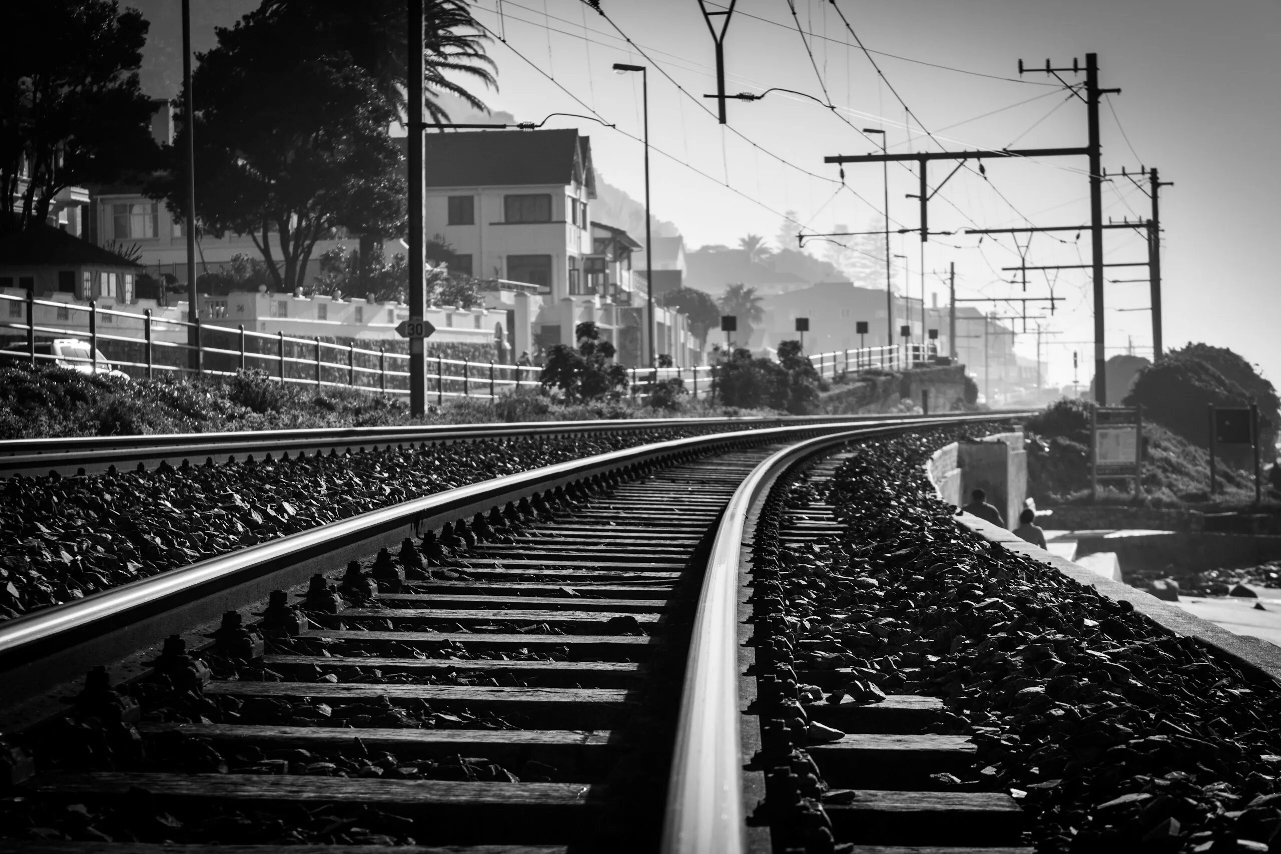Рельсы. Железная дорога черно белая. Железнодорожные пути. Рельсы поезда. White tracks