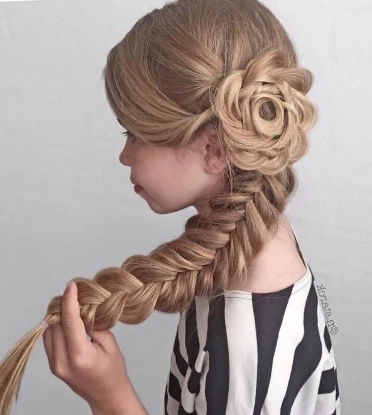 Красивые косички для девочек. Прически для девочек. Прически с плетением для девочек. Летние прически для девочек. Красивые прически для детей.