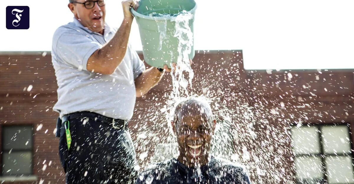 Als bucket challenge. Айс бакет челлендж. als ice bucket challenge (2014):. ice bucket challenge kids. als ice bucket challenge kids.