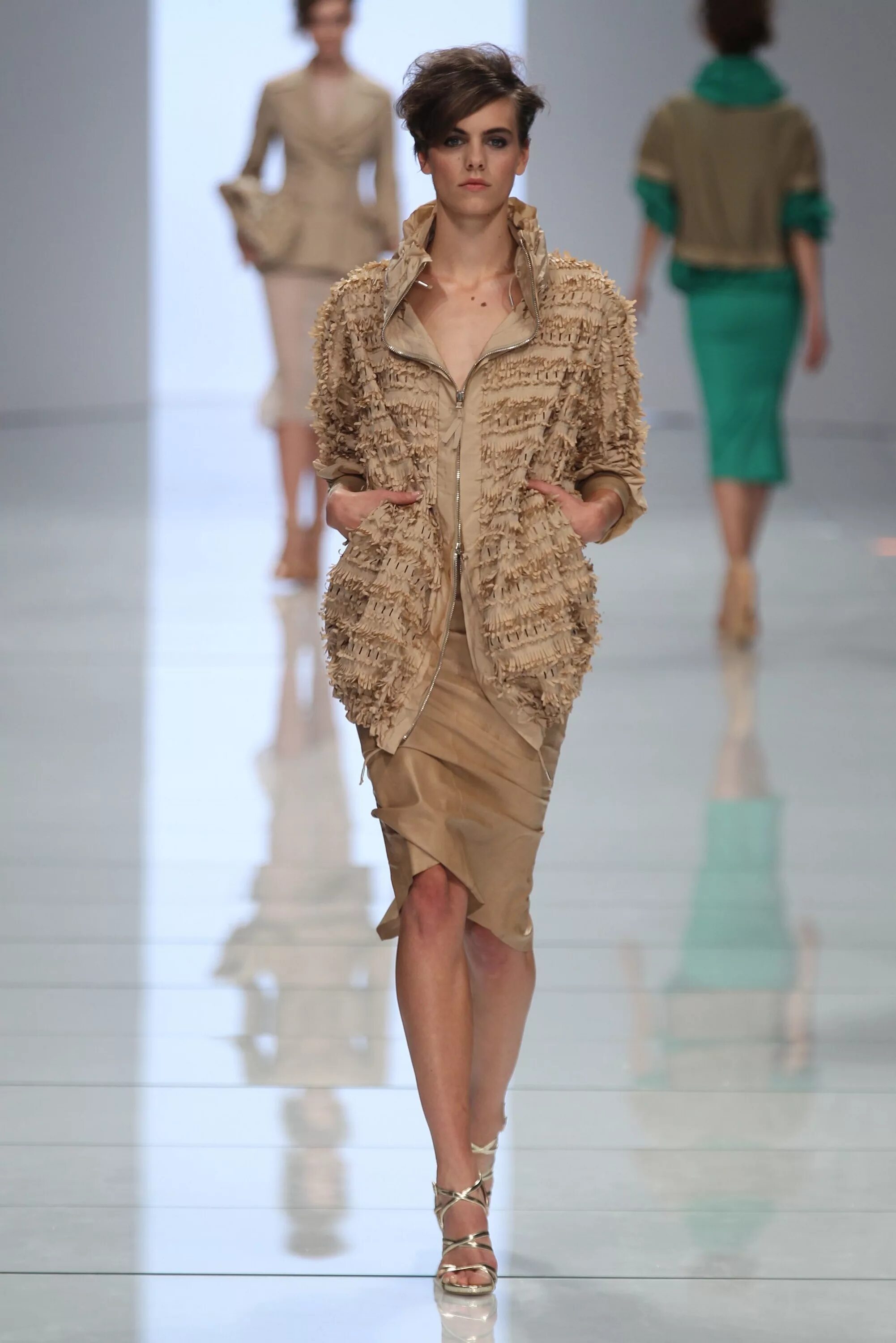 Ermanno scervino. Эрмано шервино 2025. ermanno scervino spring 2012. платья шервино эрманно. ermanno scervino  spring summer 2025.