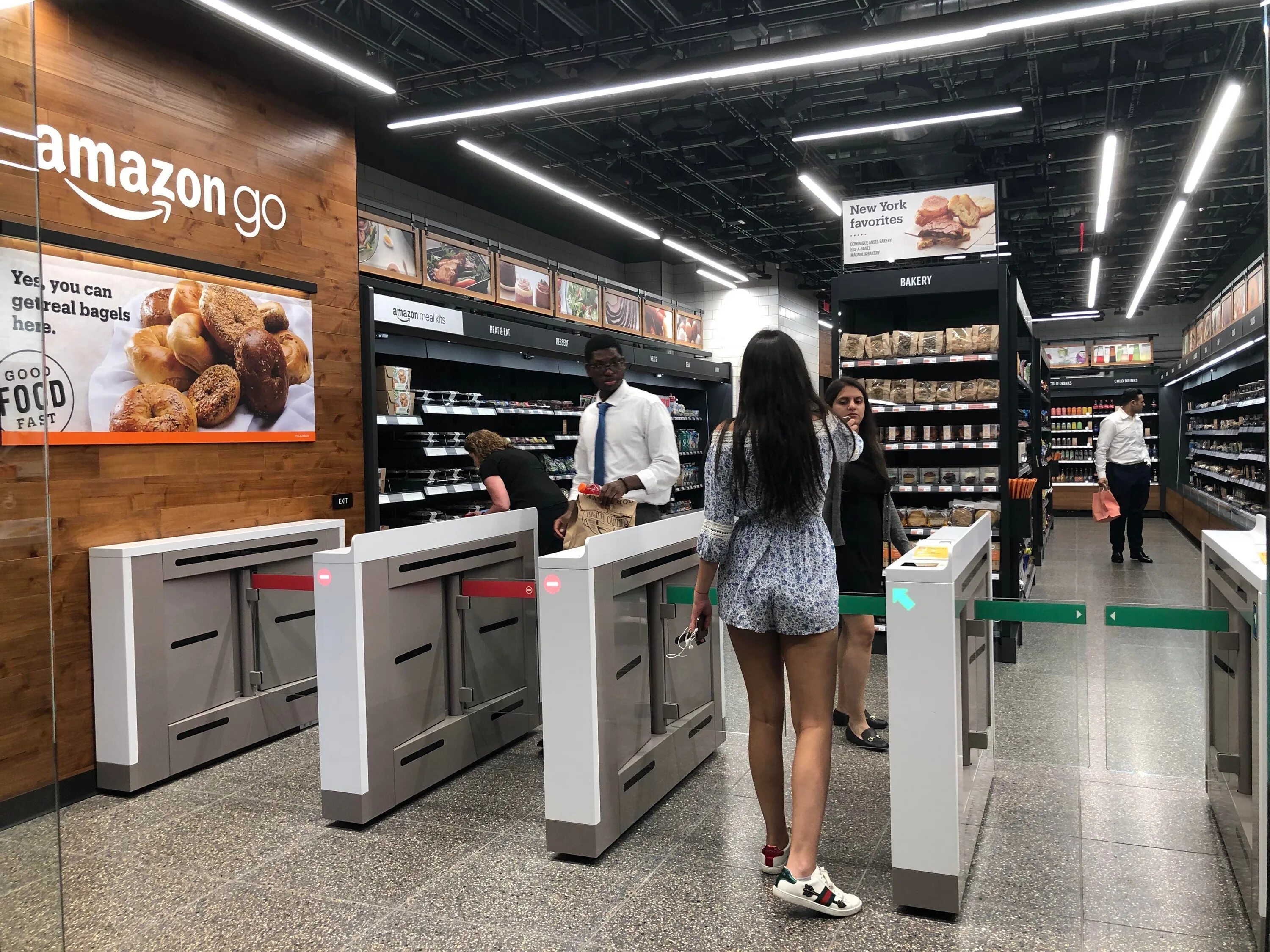 Магазин без кассиров. Amazon go. Магазин без касс Amazon. Автоматизированный магазин Амазон. Amazon go магазин без касс.