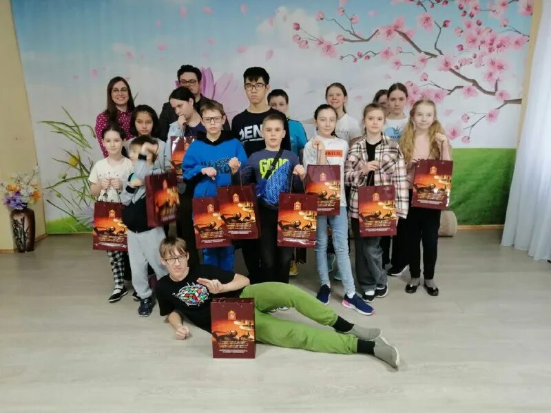 домодедовский семейный центр. художественная школа магадан. детский центр фэмили. общая фотография детей в детском саду. детский городок в квартиру.