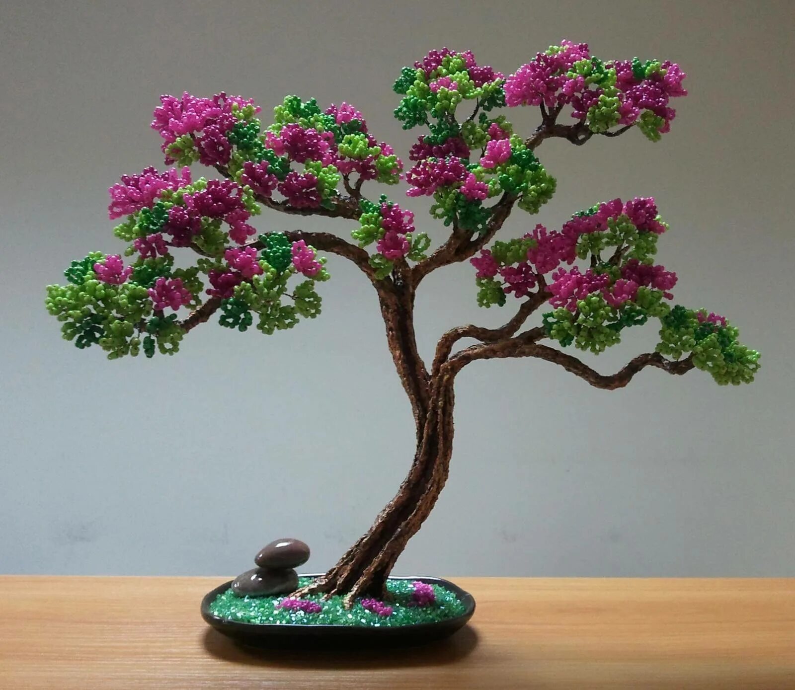 Деревья из бисера мастер. Дерево глициния из бисера. Бисероплетение цветы сирень. Бисерные деревья глициния. Глициния бисер мастер класс.