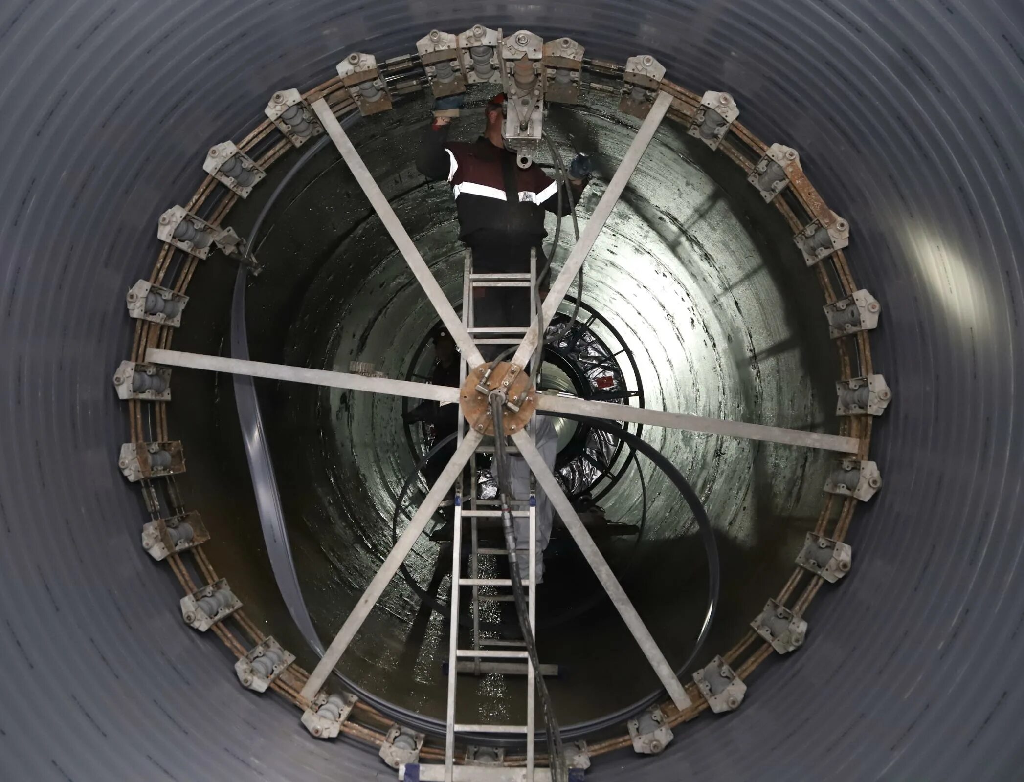 Коллектор очистных сооружений. Коллектор очистных сооружений. Коллектор очистных сооружений. Ливневая канализация токио. Канализация и сточные воды.