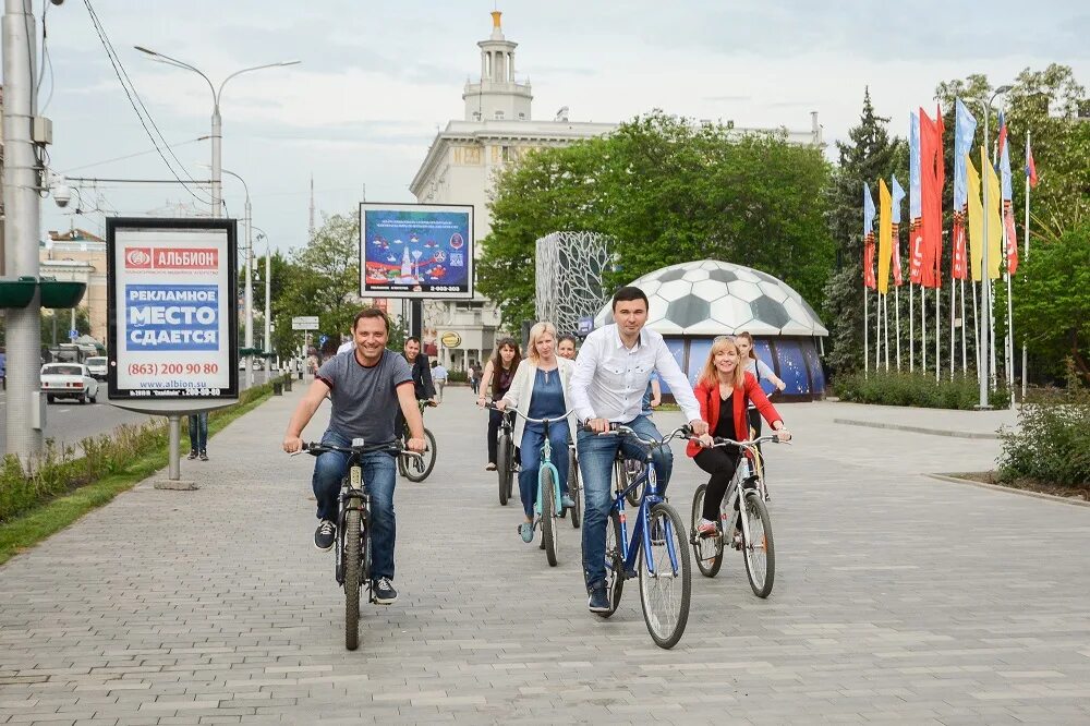 Прокат велосипедов ростов. Велодорожки в Ростове на Дону. Акция на велосипеды. Велосипед напрокат Ростов. Ростова л на велосипеде.