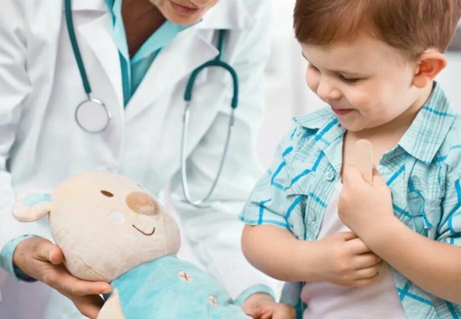 Педиатрия врач. Медицина дети. Дети боятся врачей. Медицинское наблюдение детей. Малыш медицина.