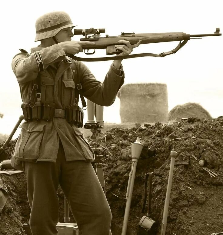 Немецкий солдат Gewehr 43. Винтовка вермахта второй мировой войны. Немецкий снайпер ww2. Гевер 43. Российский вермахт