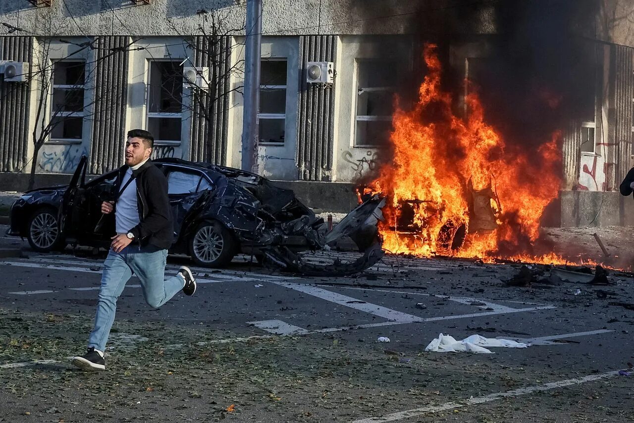 Взрыв фон. Кадры взрывов в Киеве.