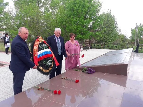 Погода ростовская область х красный. Станица Меркуловская. Меркуловский Шолоховский район. Меркуловская школа фото. Хутор Меркуловский Шолоховский район Ростовская.