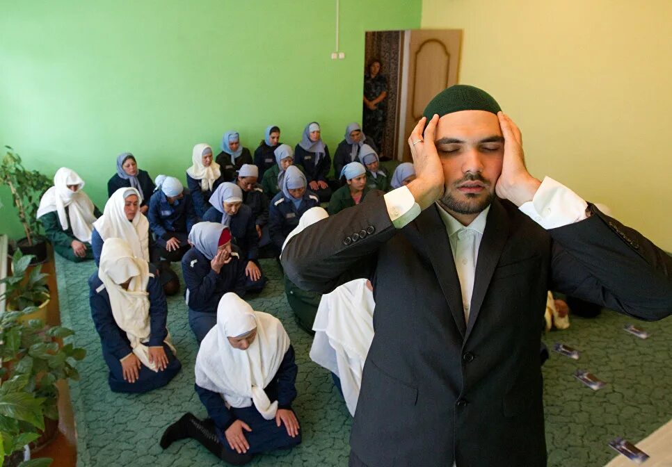 Мусульмане в тюрьмах. Джамаат в тюрьмах России. Джамаат в тюрьме. Комнаты для Ислама в школах.