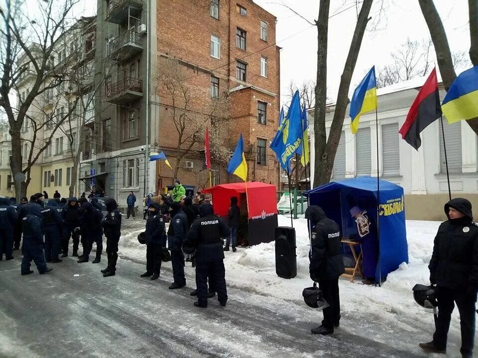 Территория посольства рф. Обстановка в Харькове. Правый сектор Харьков. Харьков посольство. Консульство России в Харькове.