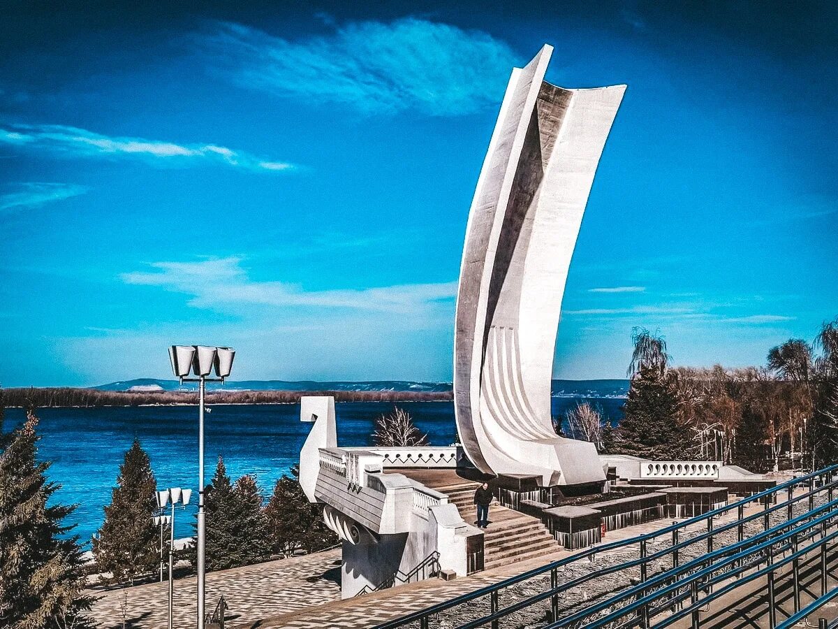 Монумент «Самарская Ладья» Самара. Ладья Самара набережная. Стела Ладья Самара. Набережная ладья