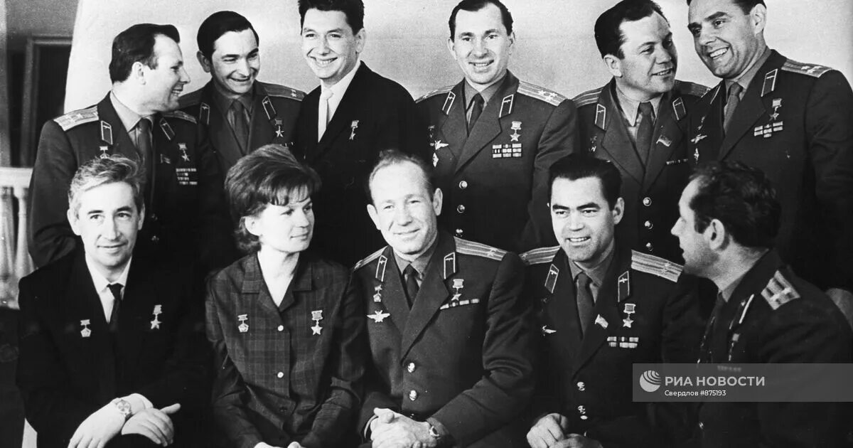 Первый отряд советских космонавтов. Первый отряд Космонавтов 1960. Гагарин в отряде Космонавтов. Отряд Космонавтов 1960 года.