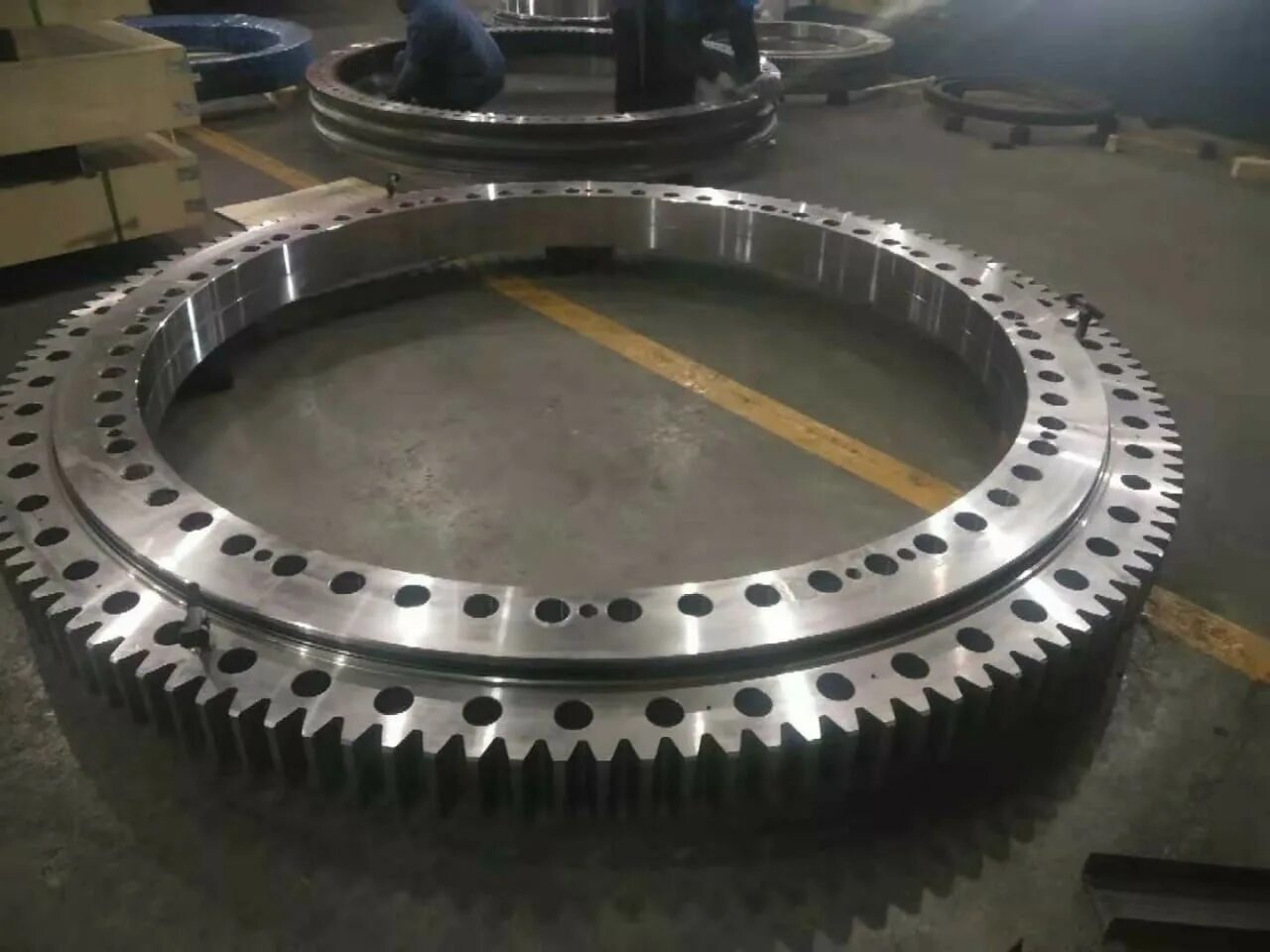 20. Буровая bauer опорно поворотное устройство. Поворотный круг liebherr. Опорно-поворотный круг для экскаватора doosan dx300. Опорно поворотный механизм на кму имукс 250.