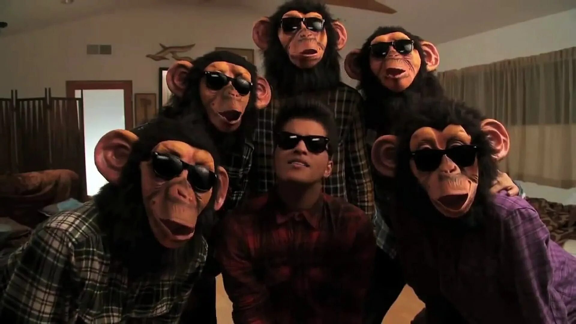 Bruno mars lazy. The lazy song. бруно марс фото с клипы lazy song. bruno mars monkeys animated music video. песня авабора.
