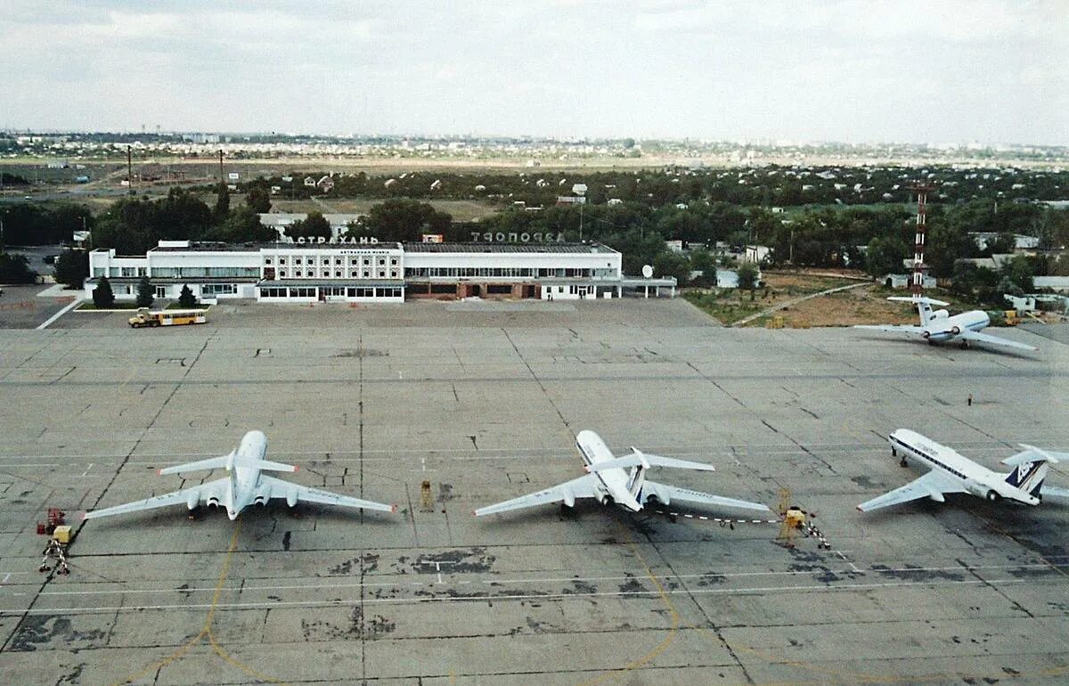 Аэропорт нариманово астрахань. Астрахань астрахань аэропорт аэропорт. Астрахань с самолета. Аэропорт кустодиева астрахань. Аэропорт им кустодиева астрахань.