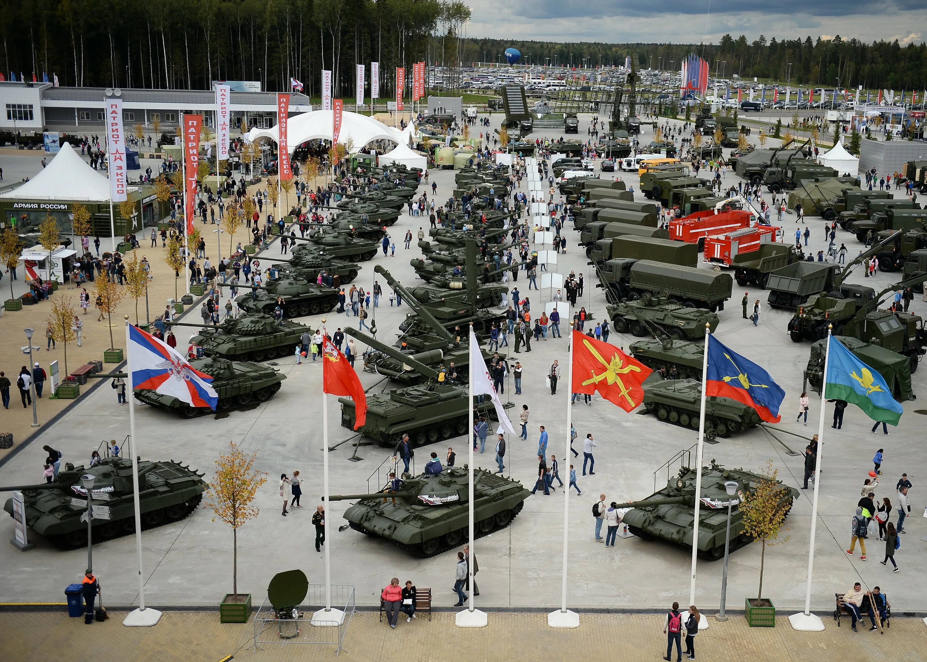 Армейские 2016. Парк Патриот выставка армия. Парк Патриот экспозиция военной техники. Парк Патриот выставка военной техники. Армия 2022 Кубинка.