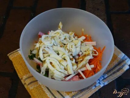 Салат морковь с крабовыми палочками и яйцом