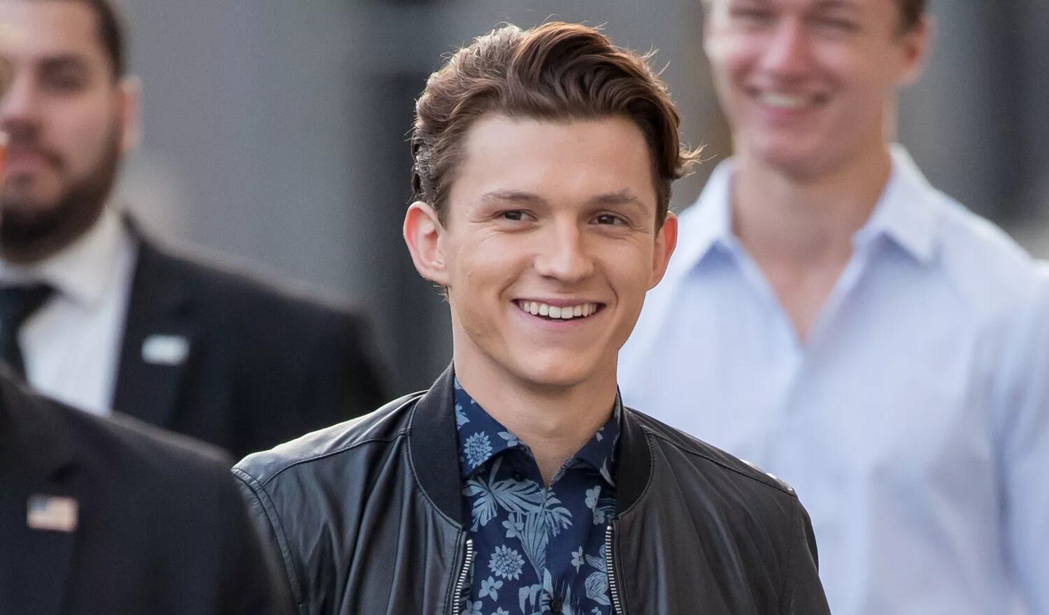 Tom taller. Холланд улыбается. Том Холланд улыбается. Холланд фото. Tom Holland Biography.