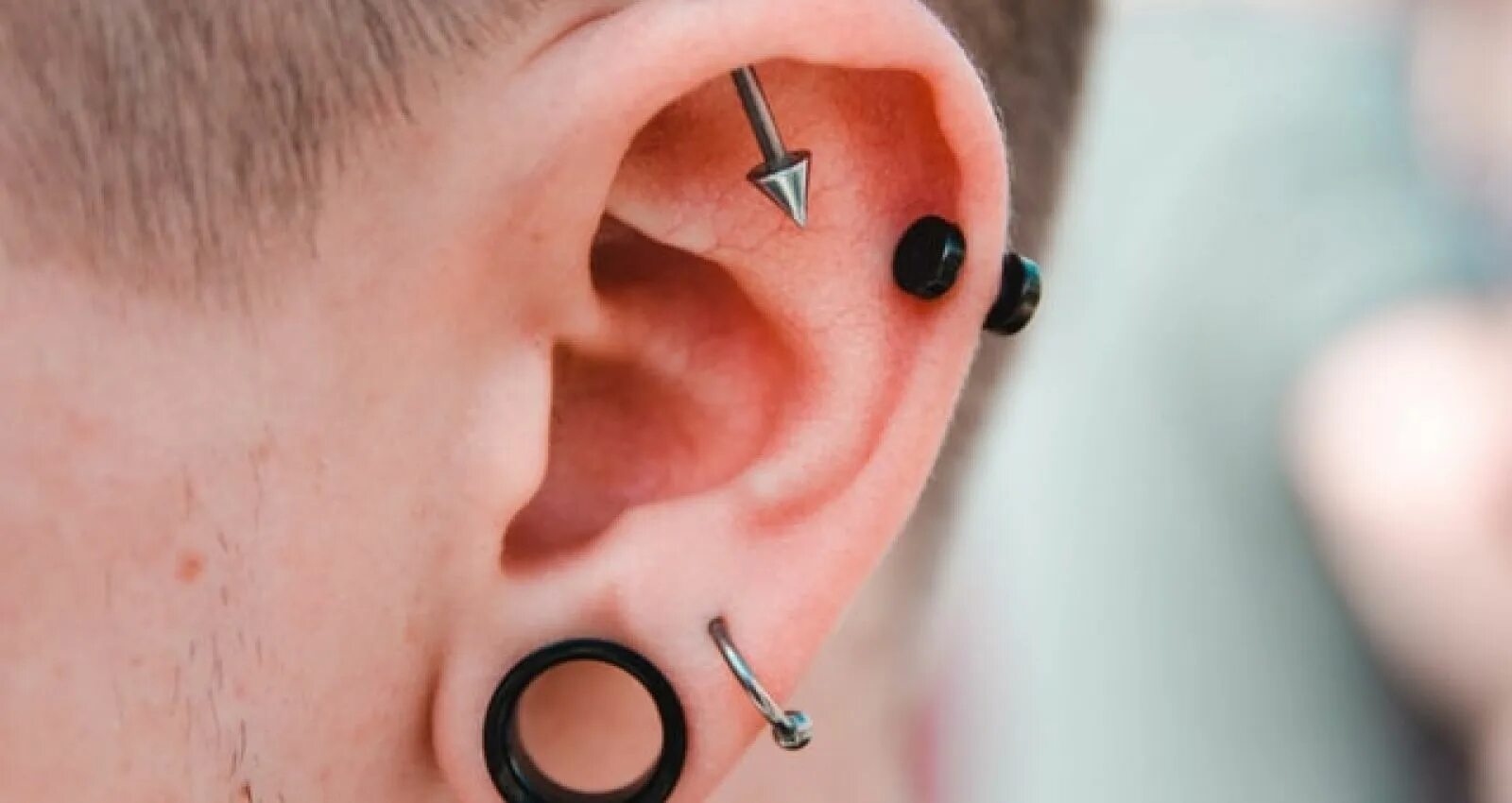 Туннель прокол. Туннель прокол. Пирсинг тоннели мужские. Туннель прокол. Туннель прокол.