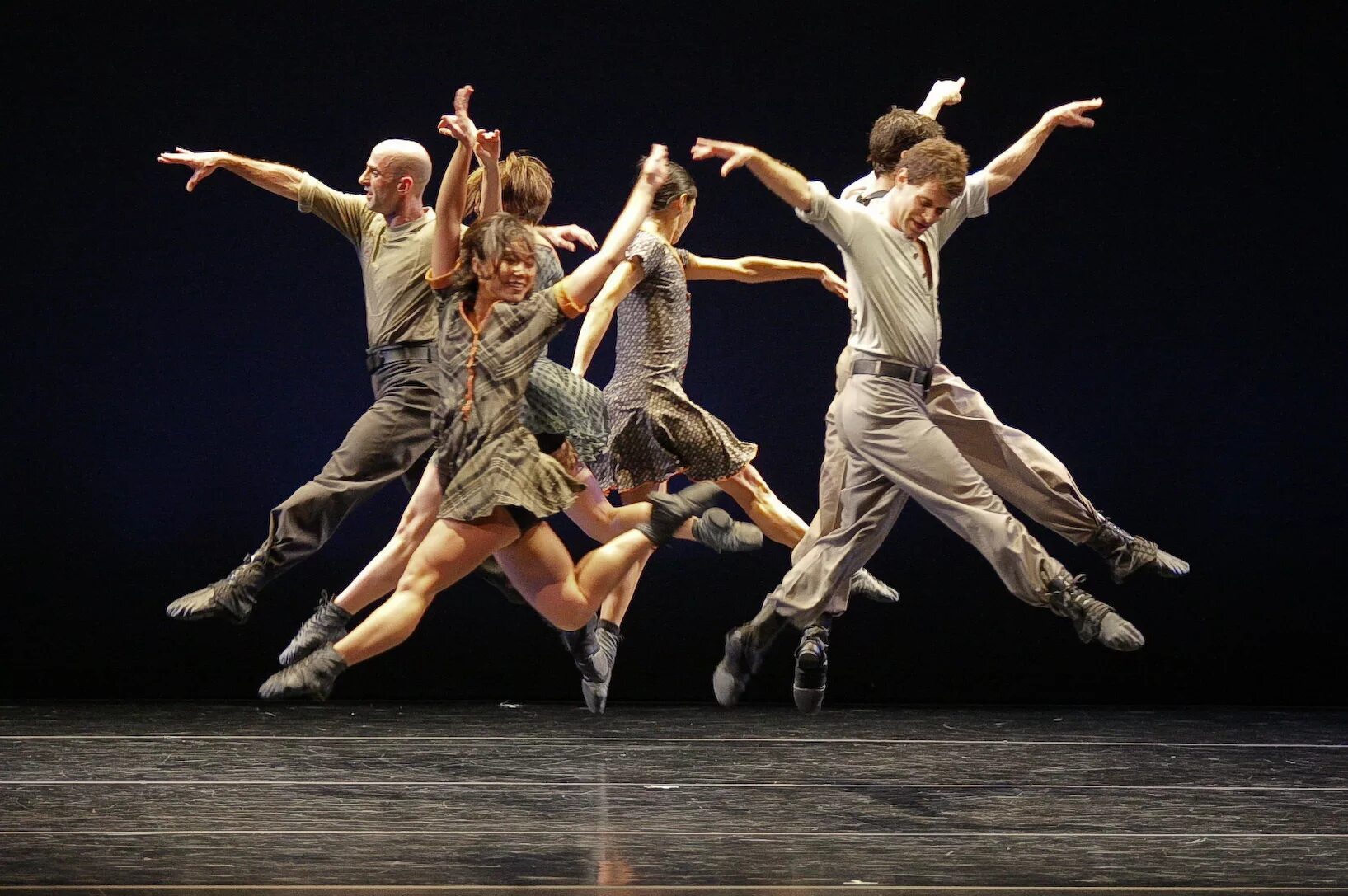 современная хореография танцы. аргентинское танго милонга. в исполнении танцоров. в исполнении танцоров. сэм уэст танцор.