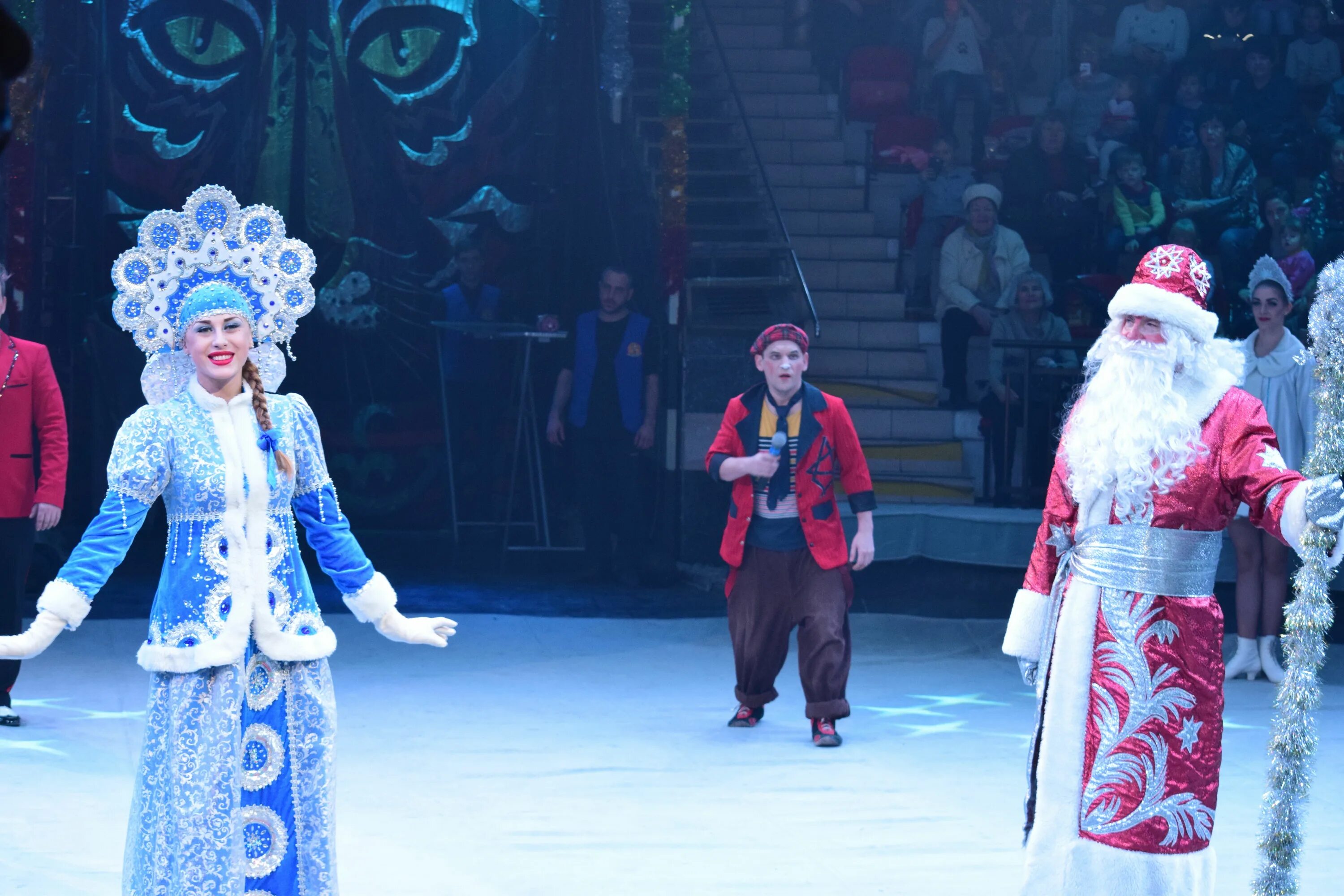 сколько длится новогоднее представление в цирке