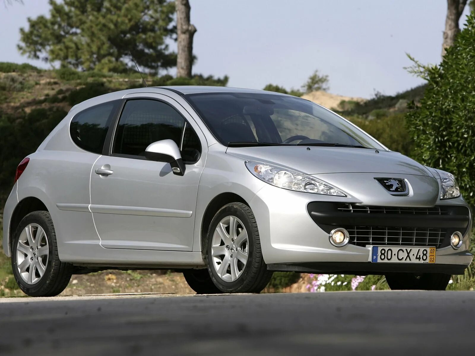 Какое пежо лучше купить. Peugeot 207 3 Door. Пежо 207 хэтчбек. Пежо 207 2006. Пежо 207 1.4 хэтчбек.