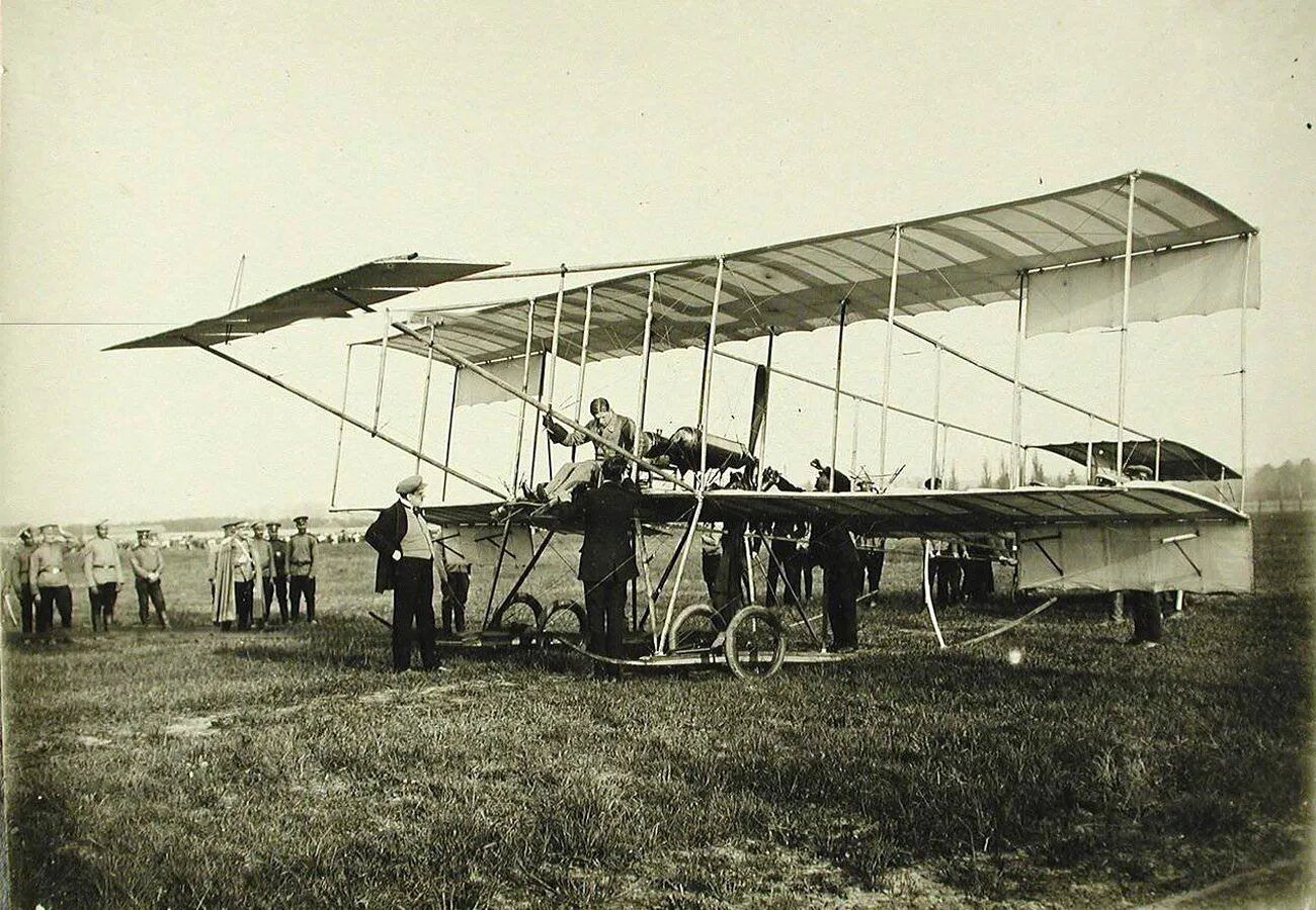 Когда появились первые самолеты. Фарман самолет 1914. Аэроплан Фарман 1910 года. Фарман IV самолет. Самолет «Фарман-IV» В Гатчине.