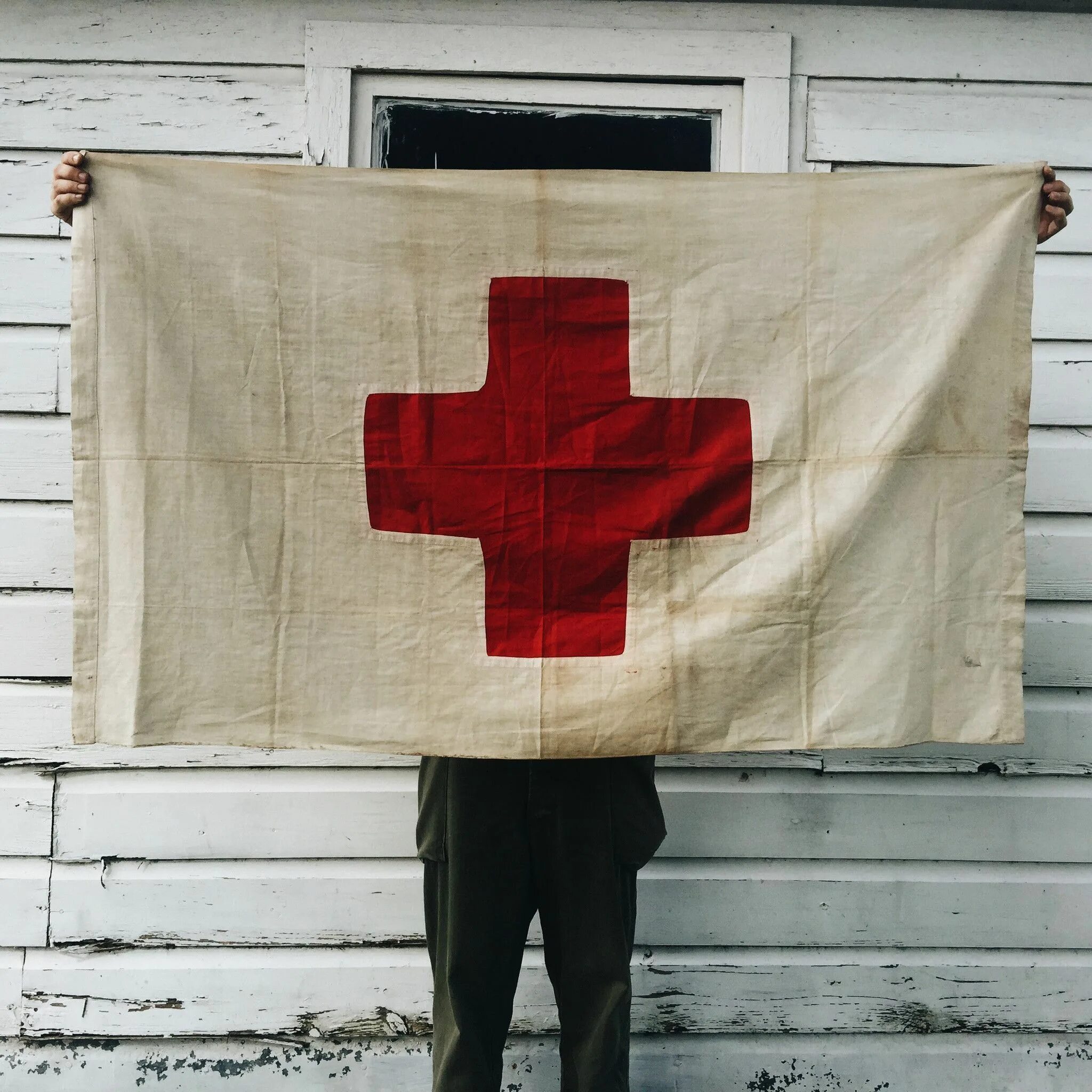 Красный крест (Red Cross ). Флан красный крест Red Cross. Знамя медицины. Шаман красный крест