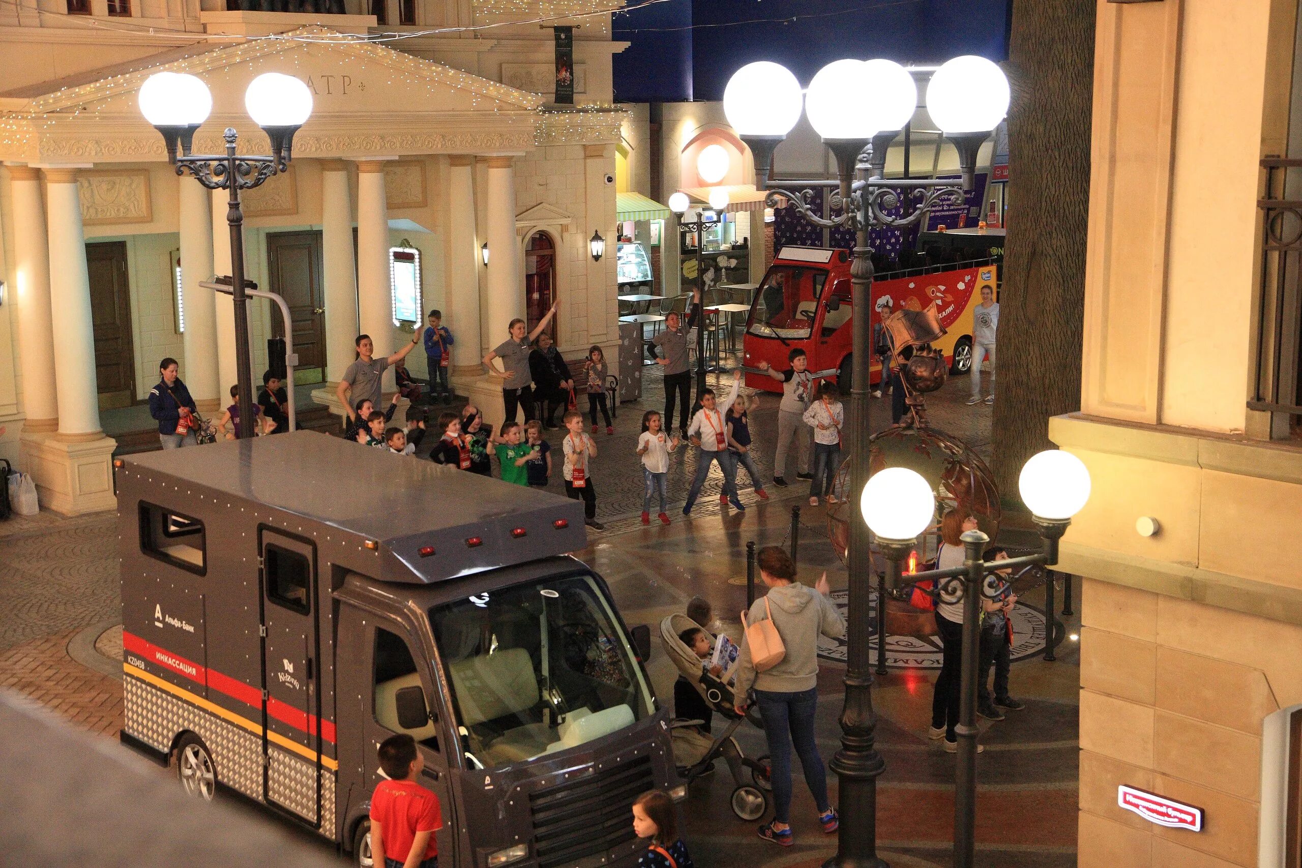 кидзания хорошо. автобус кидзания. кидзания мексика. Kidzania авиапарк. город профессий.