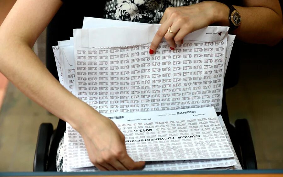 Сдача огэ. Проверить экзамен огэ. Компьютер для проверки огэ. Огэ математика 9 класс экзамен. Экзамены в 9 классе баллы.