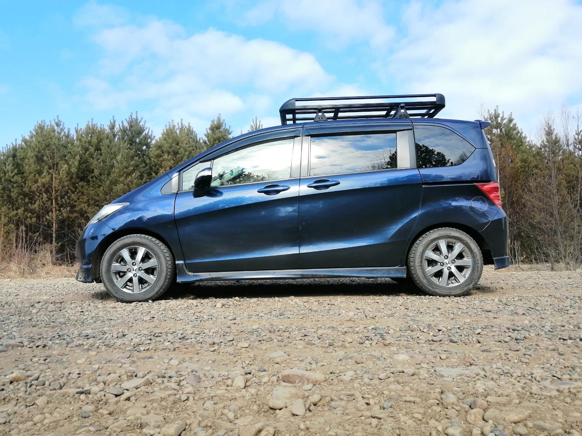 Багажник на крышу хонда фрид. Honda freed багажник. Рейлинги на Honda freed. Рейлинги Хонда Фрид Спайк. Honda freed Spike рейлинги.