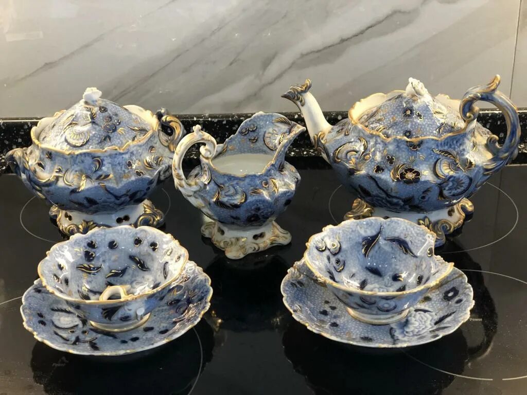 Сервиз братьев корниловых. Коралловый сервиз корнилов. Посуда братьев. Посуда братьев. Чайные пары бр.