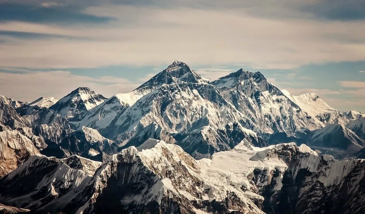 Горы бывают разными высокими и не. Гималаи Эверест Джомолунгма. Джомолунгма (Гималаи) - 8848. 8848 Метров Эверест. Непал Эверест.