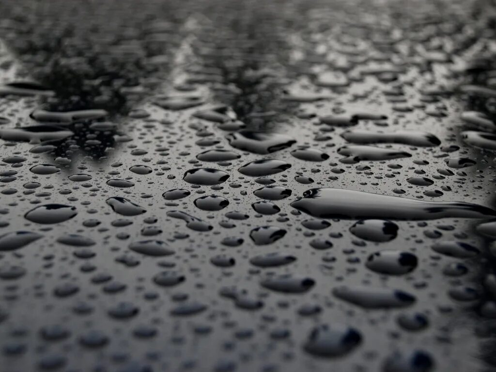 капли на стекле. асфальт макро. фон капли. мокрый стол. мокрый стол.
